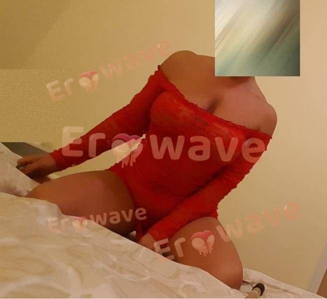 Zdjęcie główne ogłoszenia - Viola masuje penis